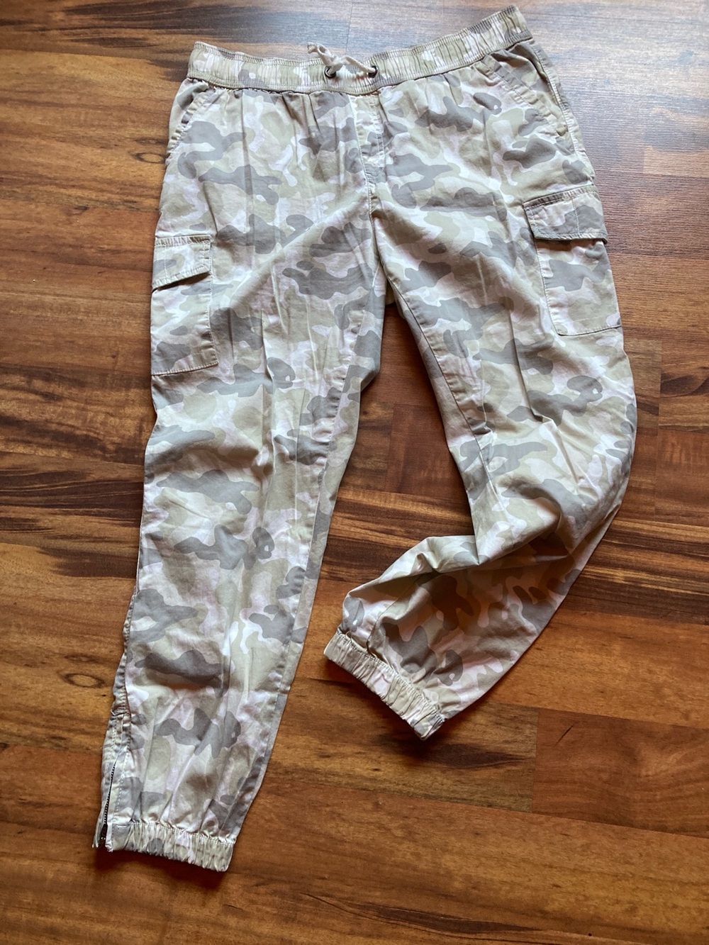 Natural Reflections Medium pull on camouflage pattern cargo joggers